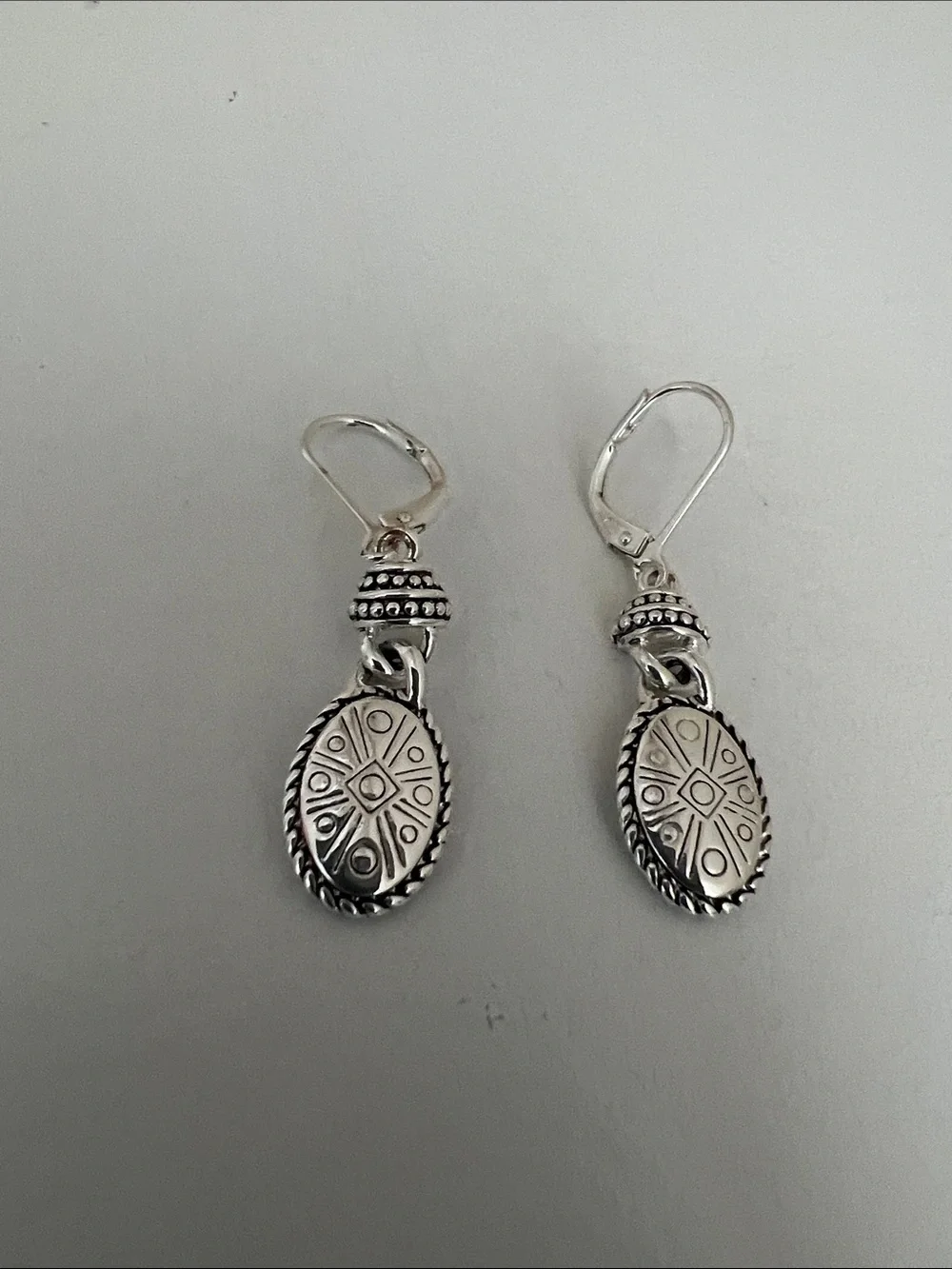 Vintage detailed oval